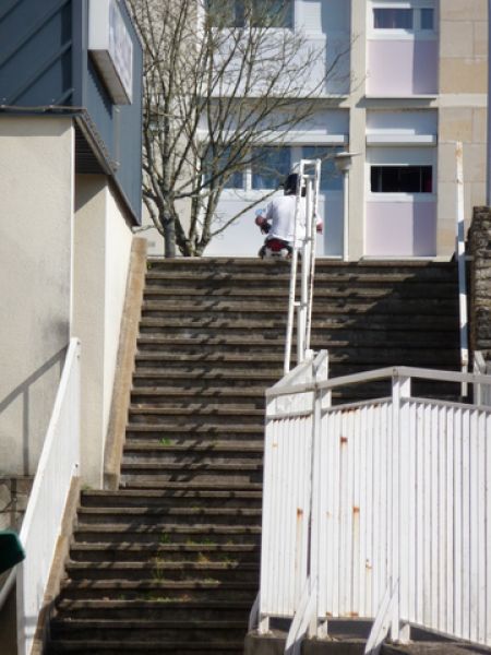 spgm-1.4.7/gal/Galeries/spots/street/86/chatellerault/Rail 400 coups.jpg